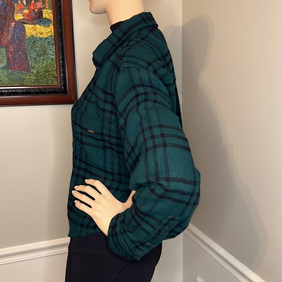 PINK deep teal & black plaid crop flannel - Picture 4 of 9
